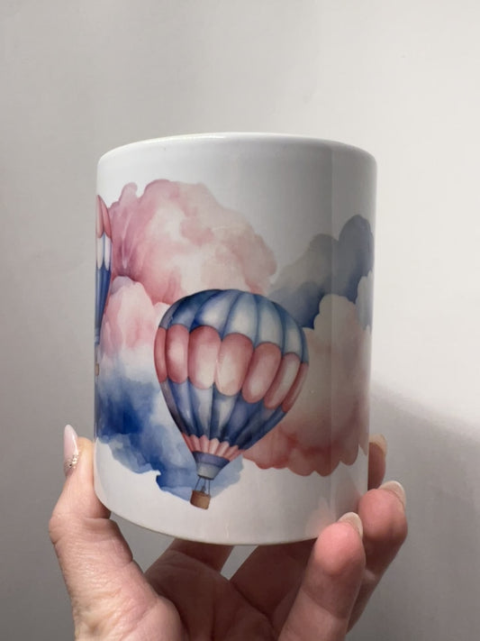 Tasse rosa und blaue Wolken